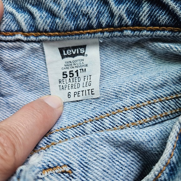 Levis 551 Relaxed Fit Cut Off Denim Jorts Light Wash Blue Made in USA 6P - Picture 5 of 7